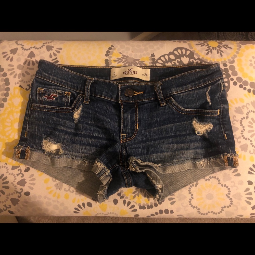Slightly ripped jean short shorts